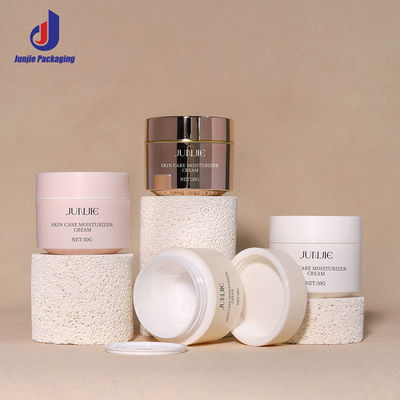 गोल पीपी प्लास्टिक जार 50 ग्राम कस्टम निर्मित कॉस्मेटिक कंटेनर स्क्रू टॉप के साथ